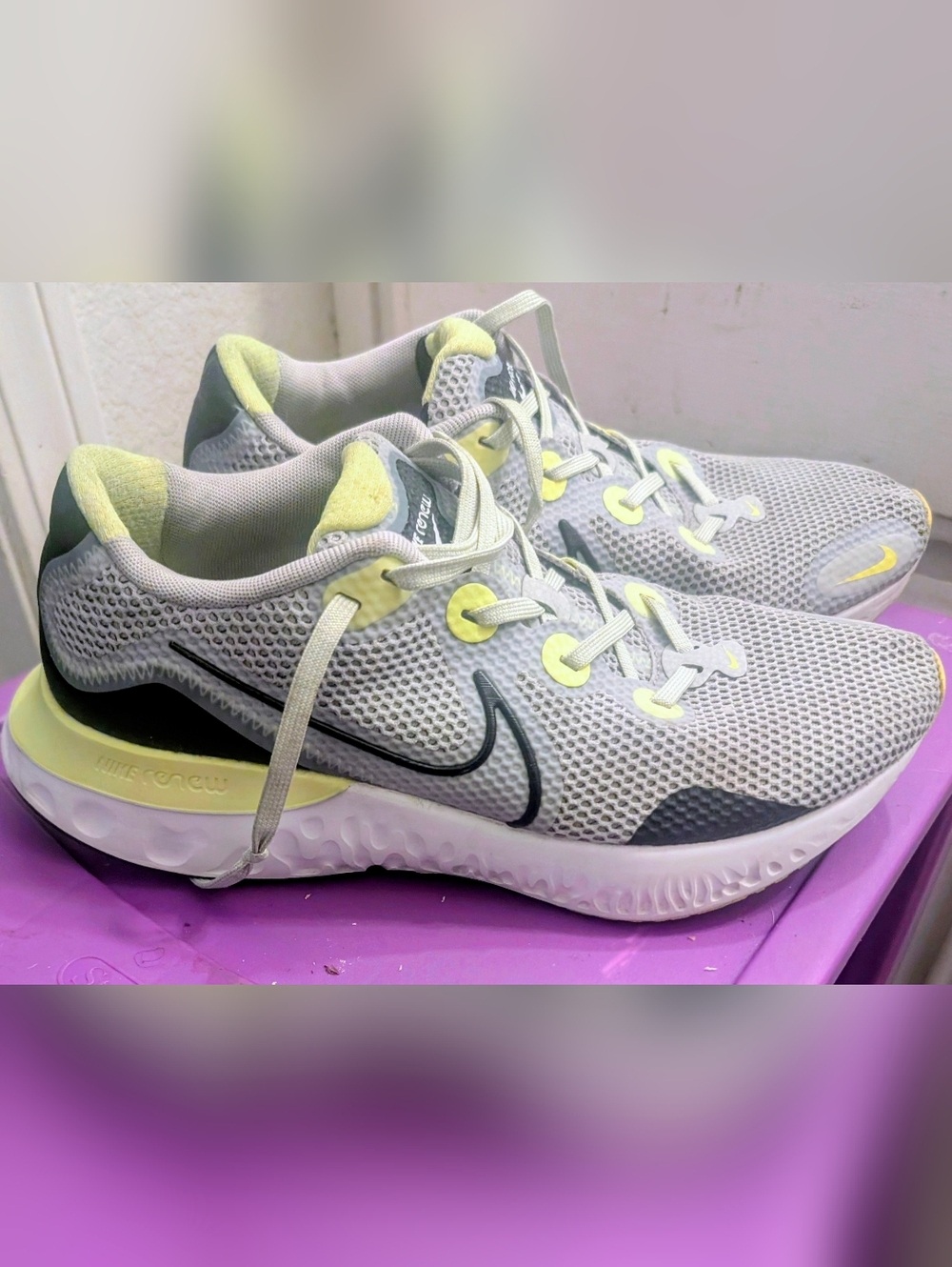 Nike Men's Renew Run 4E Wide Grey Voltage Running Shoes